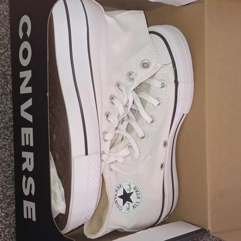 Women's Size 5 Converse